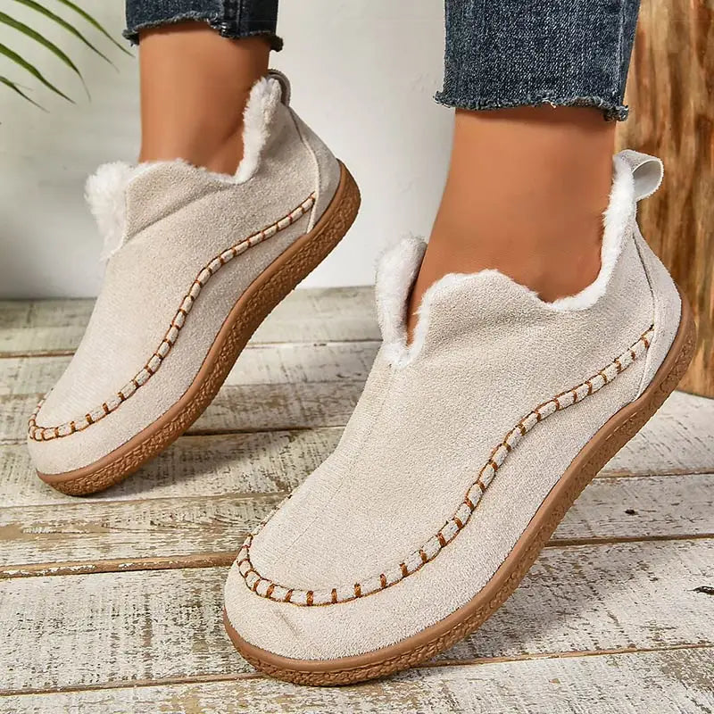 Fiadh | Suede Black Ankle Boots with Cosy Shearling Lining — Beige