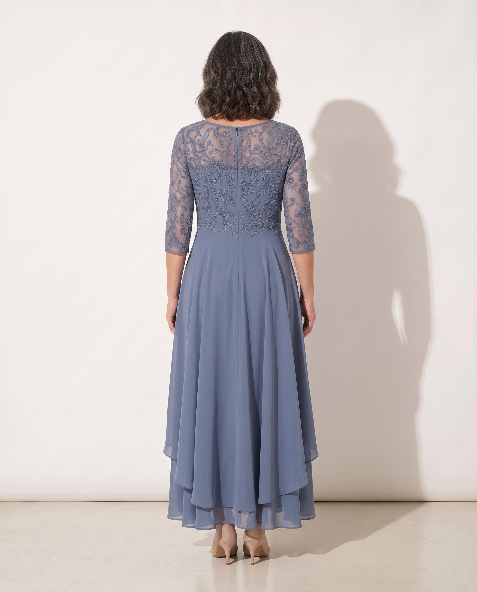 Aurelia | Embroidered Lace Midi Wedding Guest Dress — achterkant