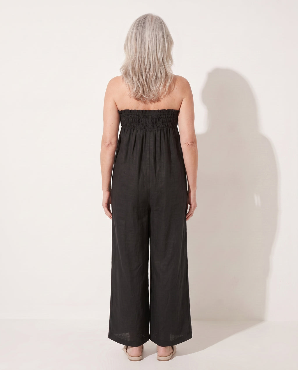 Verena | Strapless Wide Leg Linen Bandeau Jumpsuit — achterkant
