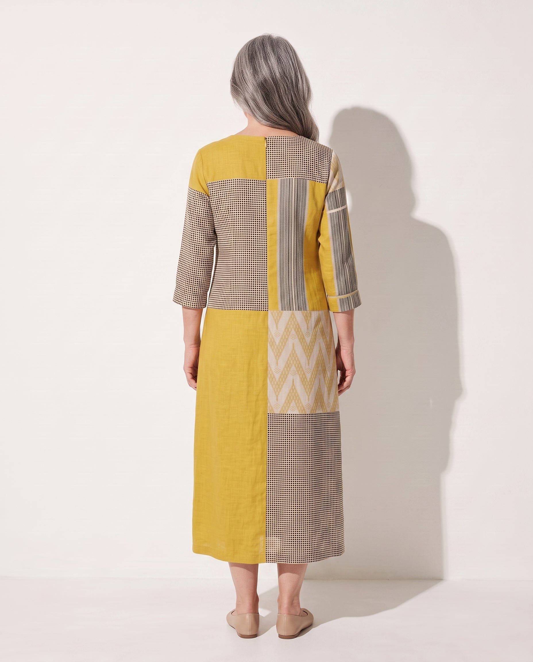 Tamsin | Long Sleeve Patchwork Midi Dress in Bold Geometric Print — achterkant