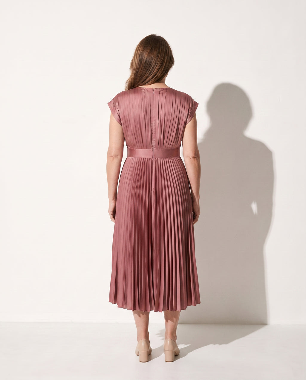 Esmee | Long Sleeve Wedding Guest Dresses Pleated Midi V-Neck — achterkant