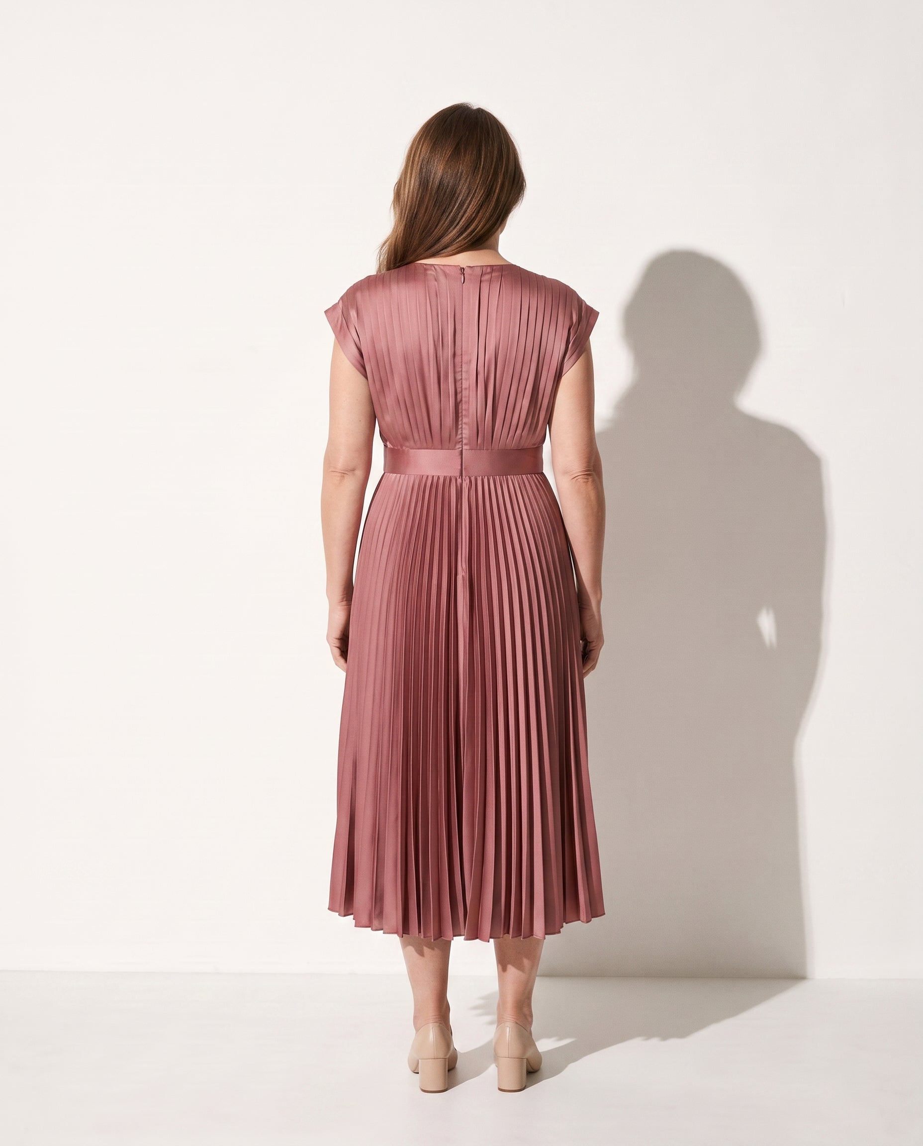 Esmee | Long Sleeve Wedding Guest Dresses Pleated Midi V-Neck — achterkant