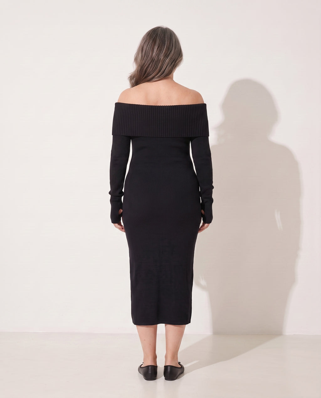 Lavinia | Ribbed Knitted Off Shoulder Maxi Dress — achterkant