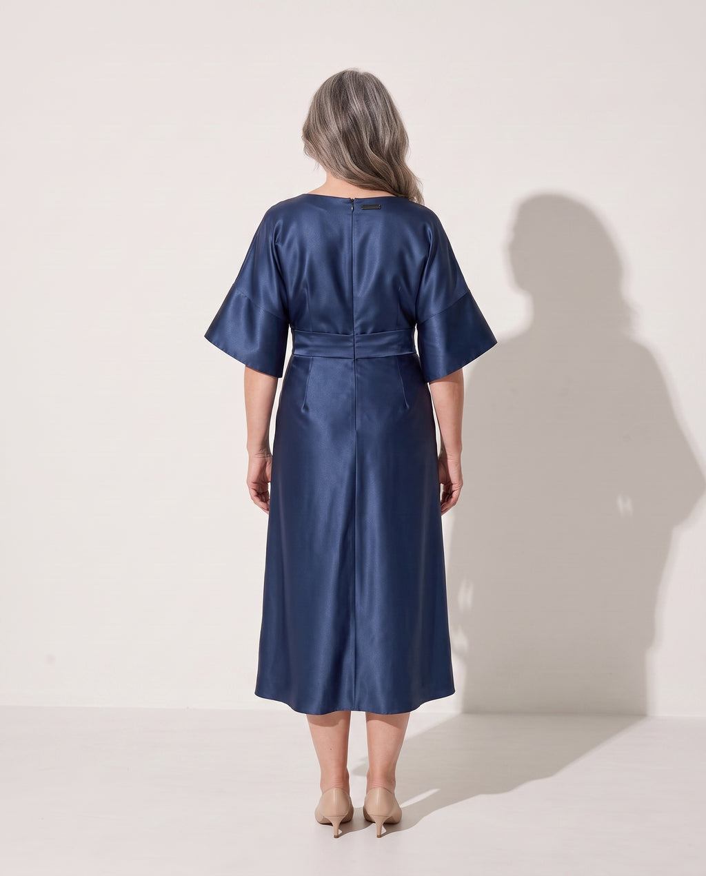 Aurelia | Satin Brooch Midi Dress With Kimono Sleeves — achterkant