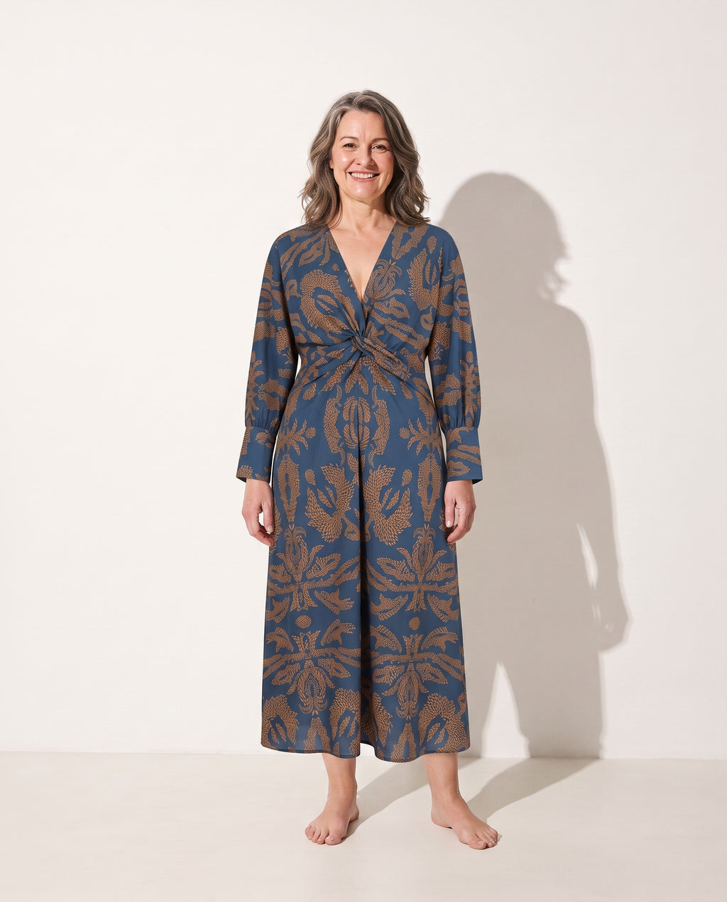 Marguerite | Long Sleeve Wrap Midi Dress With Painterly Print — voorkant