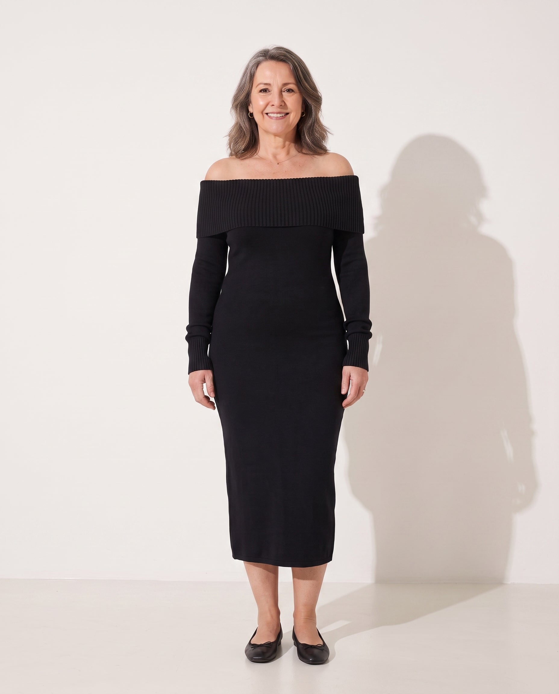 Lavinia | Ribbed Knitted Off Shoulder Maxi Dress — voorkant