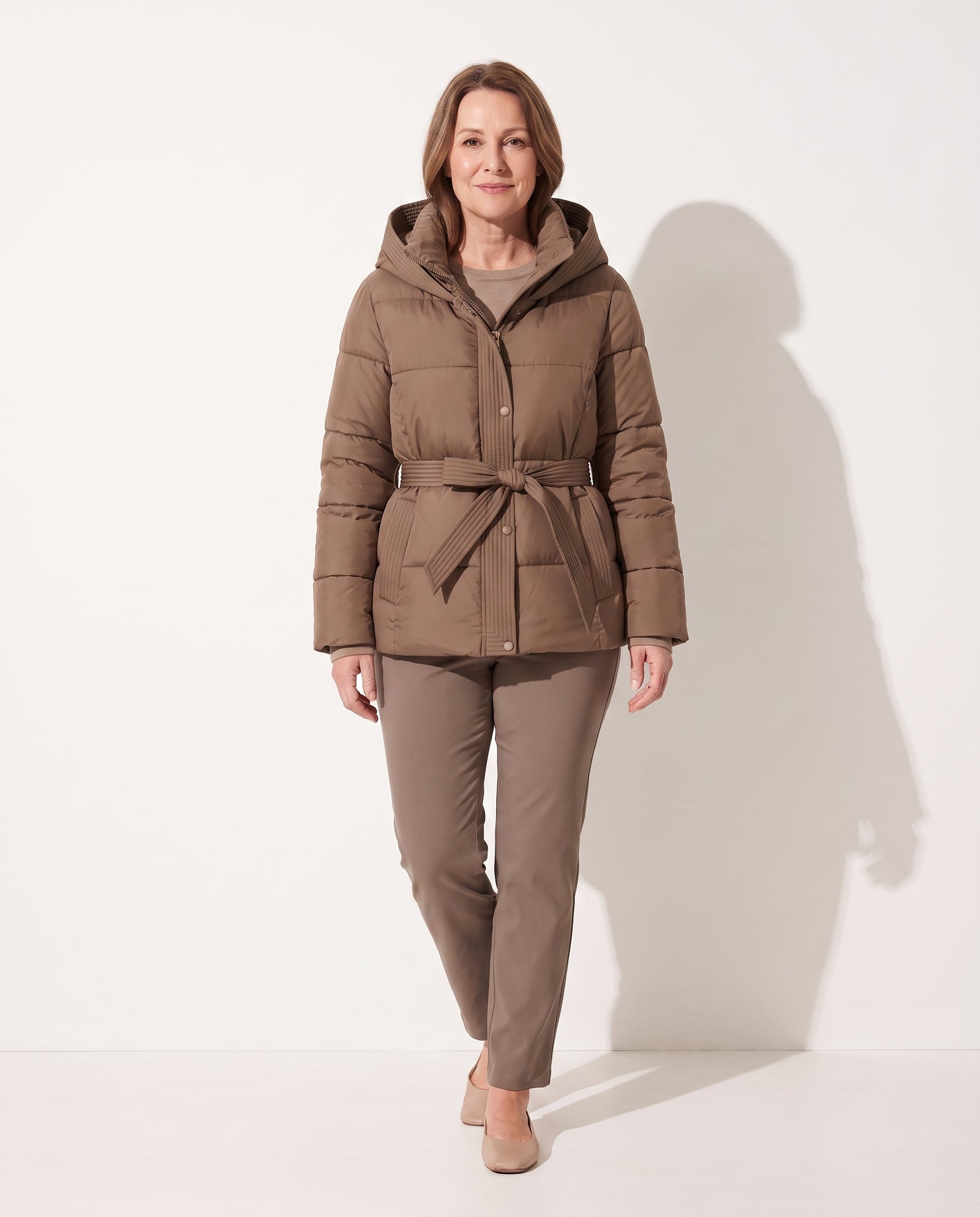 Eloise | Black Cropped Hooded Puffer Jacket Coat — voorkant