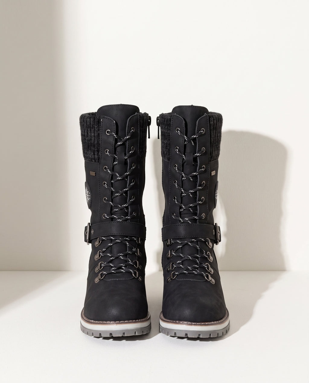 Cordelia | Black Leather Winter Snow Boots With Knit Cuff — voorkant