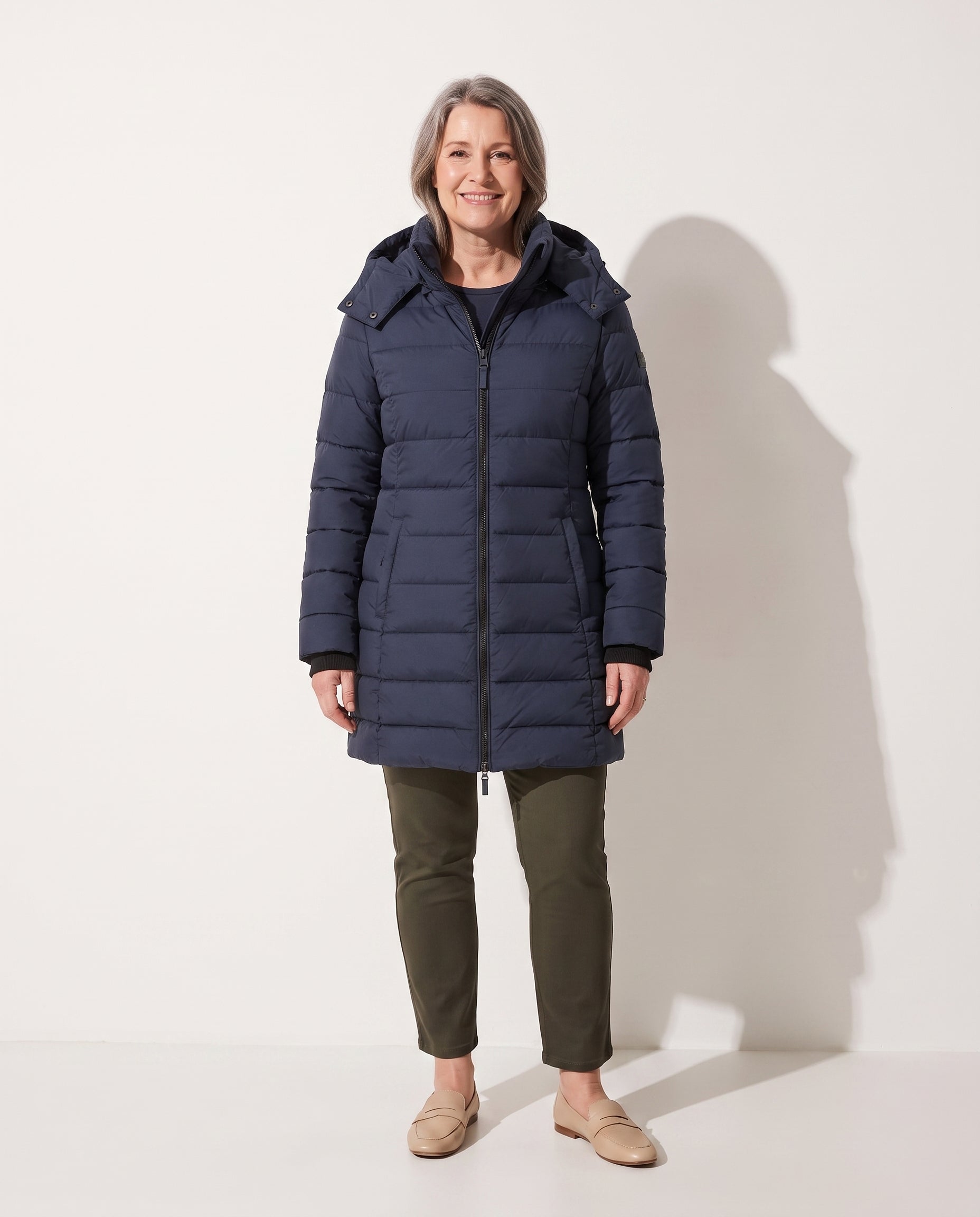 Noemie | Black Cropped Puffer Jacket With Hood For Winter — voorkant