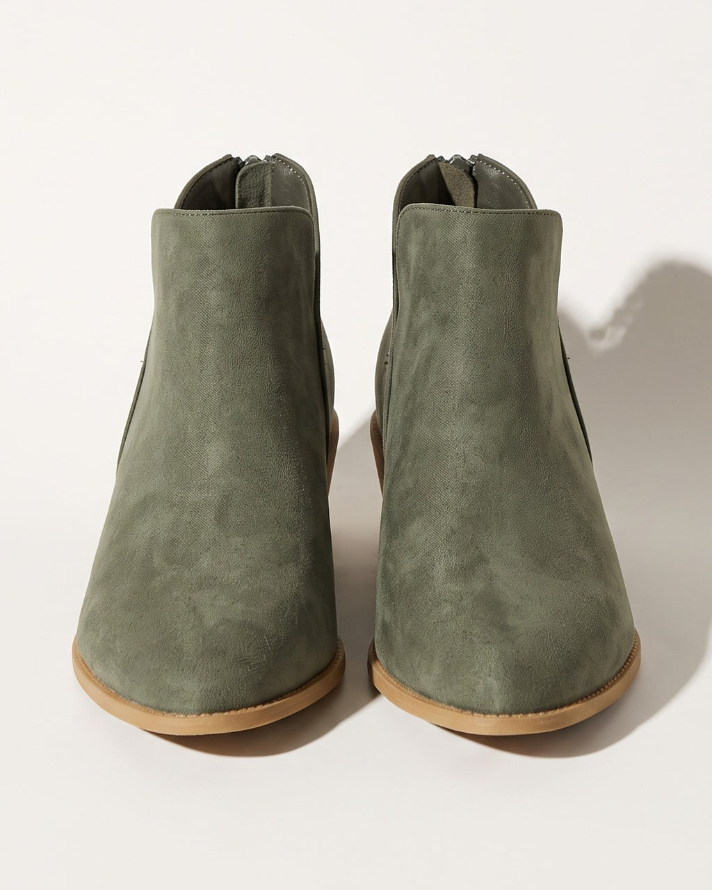 Arabella | Black Leather Low Heel Flat Ankle Boots — voorkant