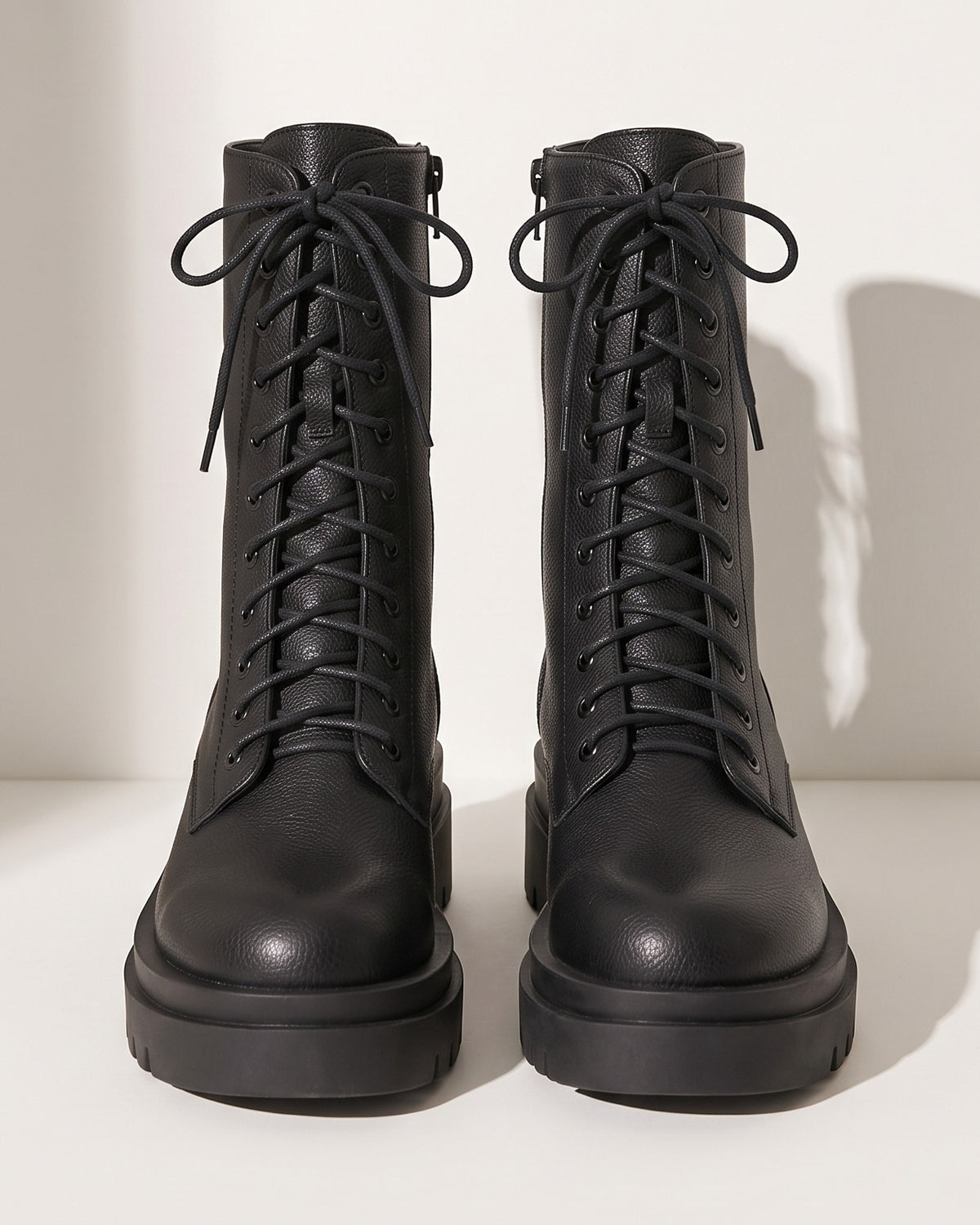 Tamsin | Black Leather Platform Chelsea Combat Boots — voorkant