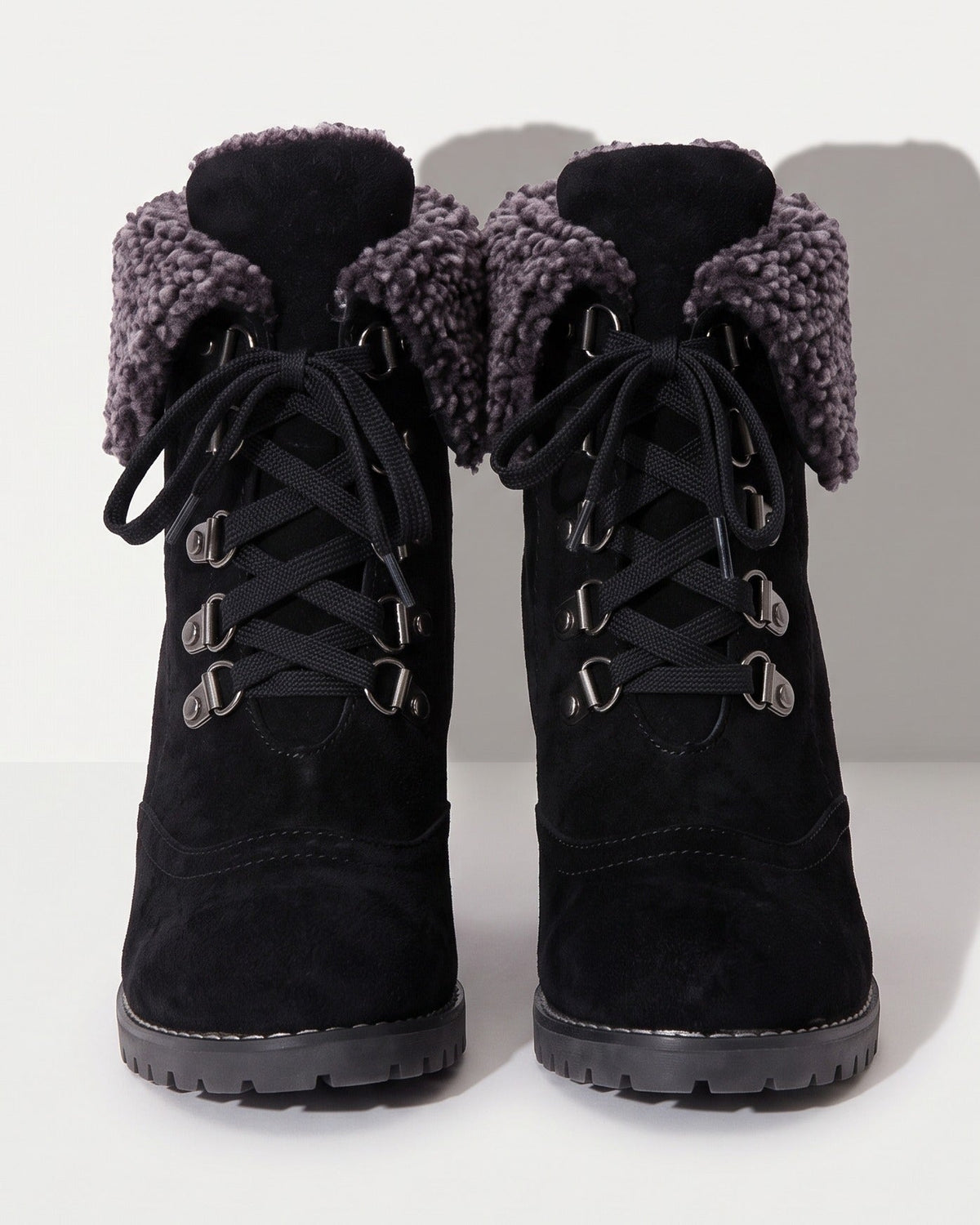 Lorraine | Chunky Heel Faux Fur Lace-Up Black Ankle Boots — voorkant